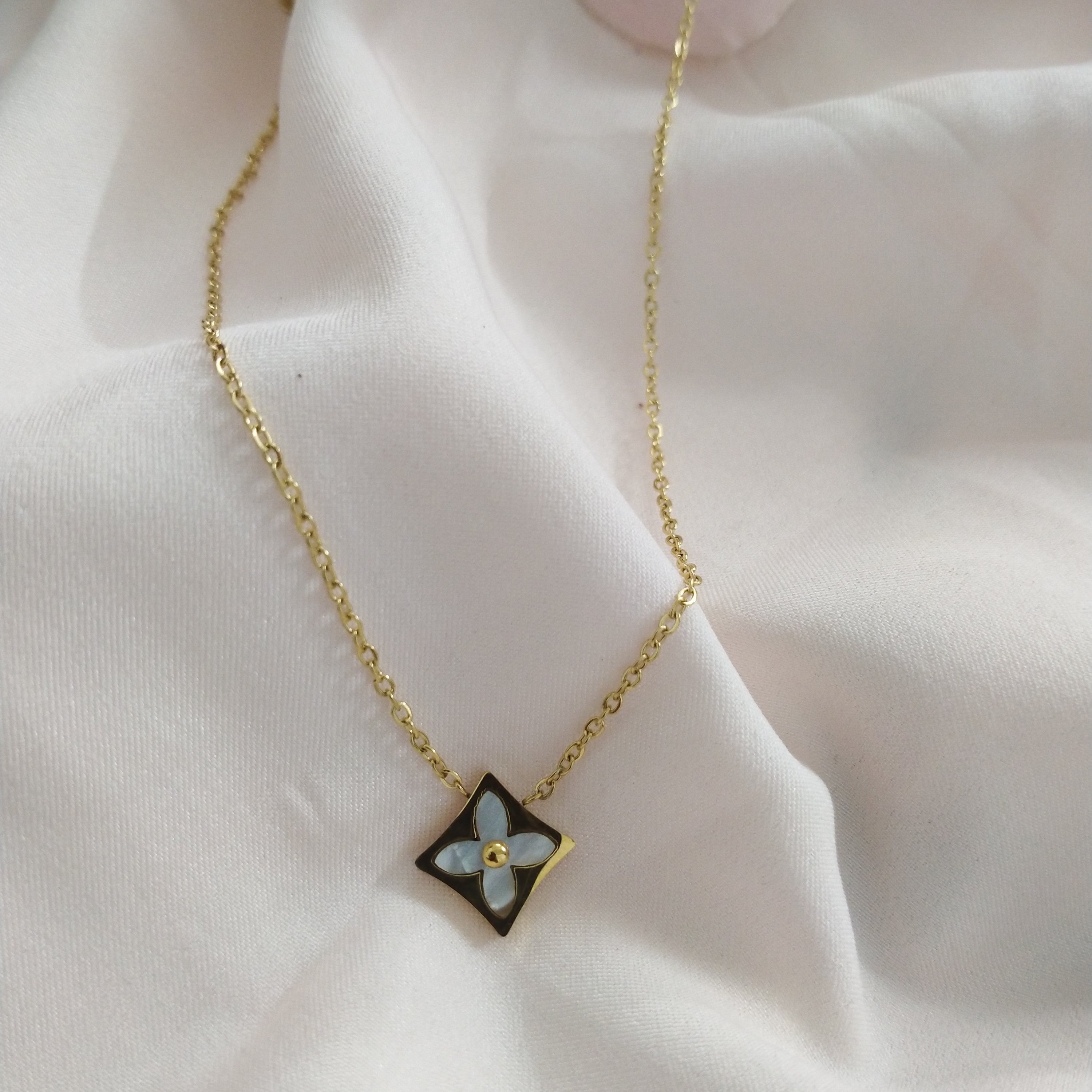 Luise triangle pendant