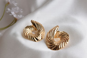 Clam Metallic Earring