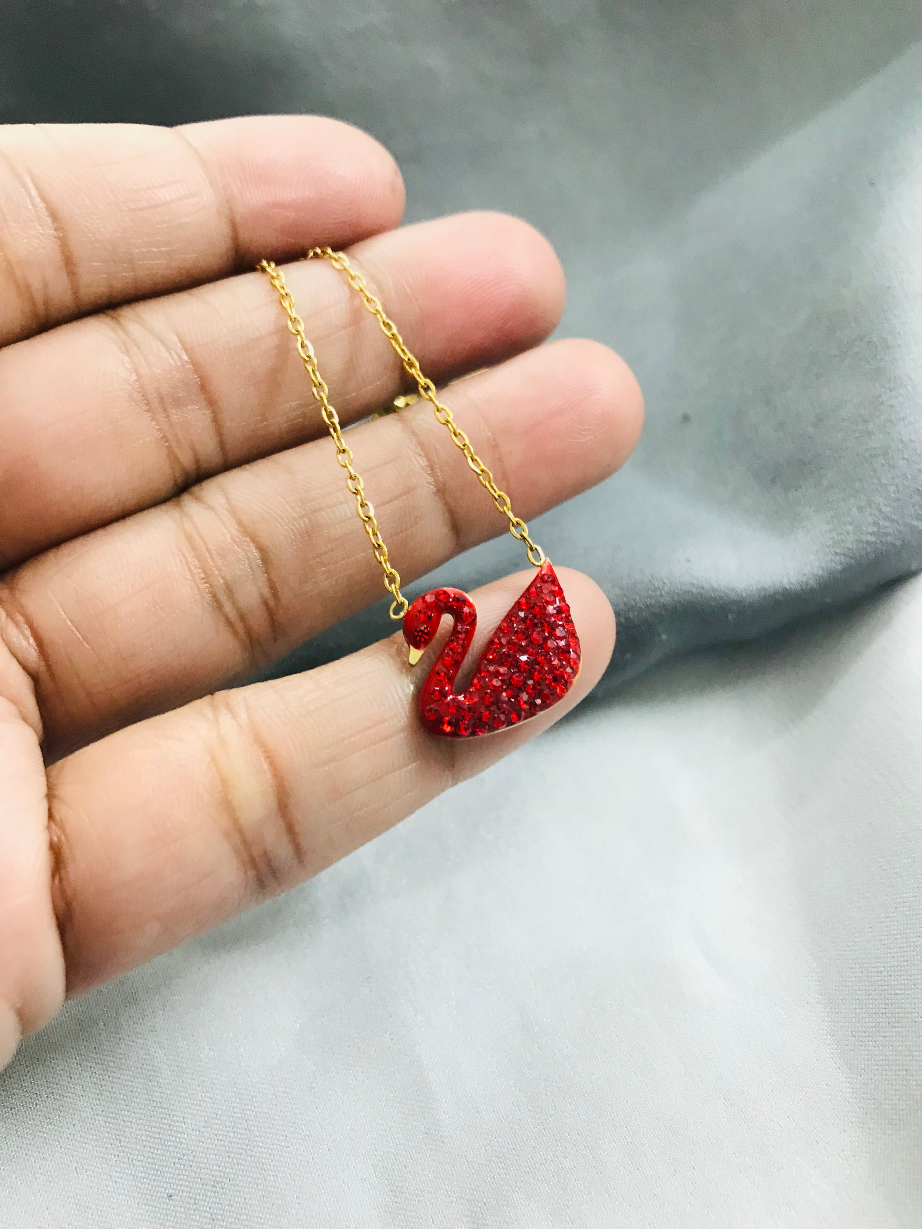 Swan Ss Pendant Red