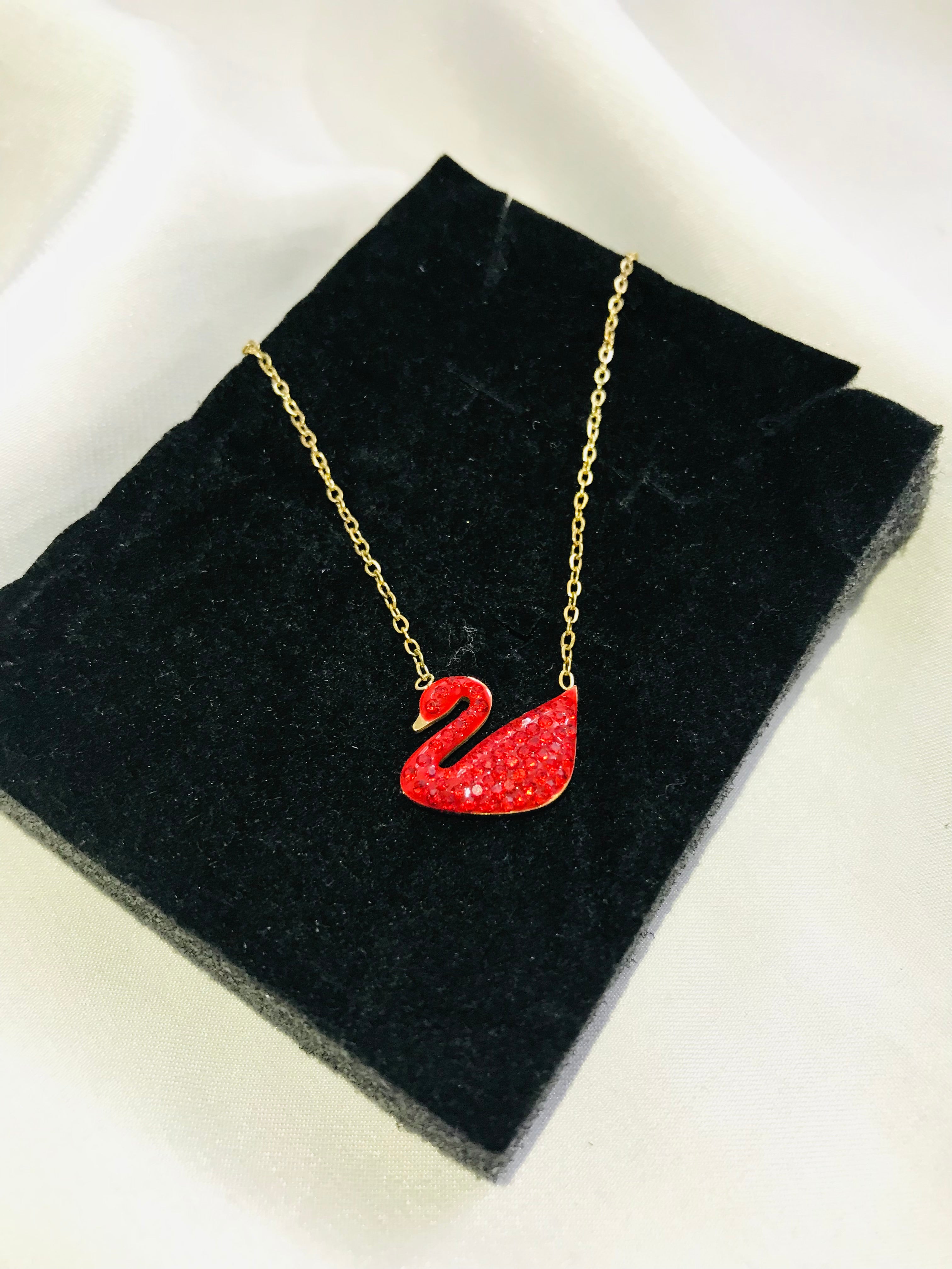 Swan Ss Pendant Red