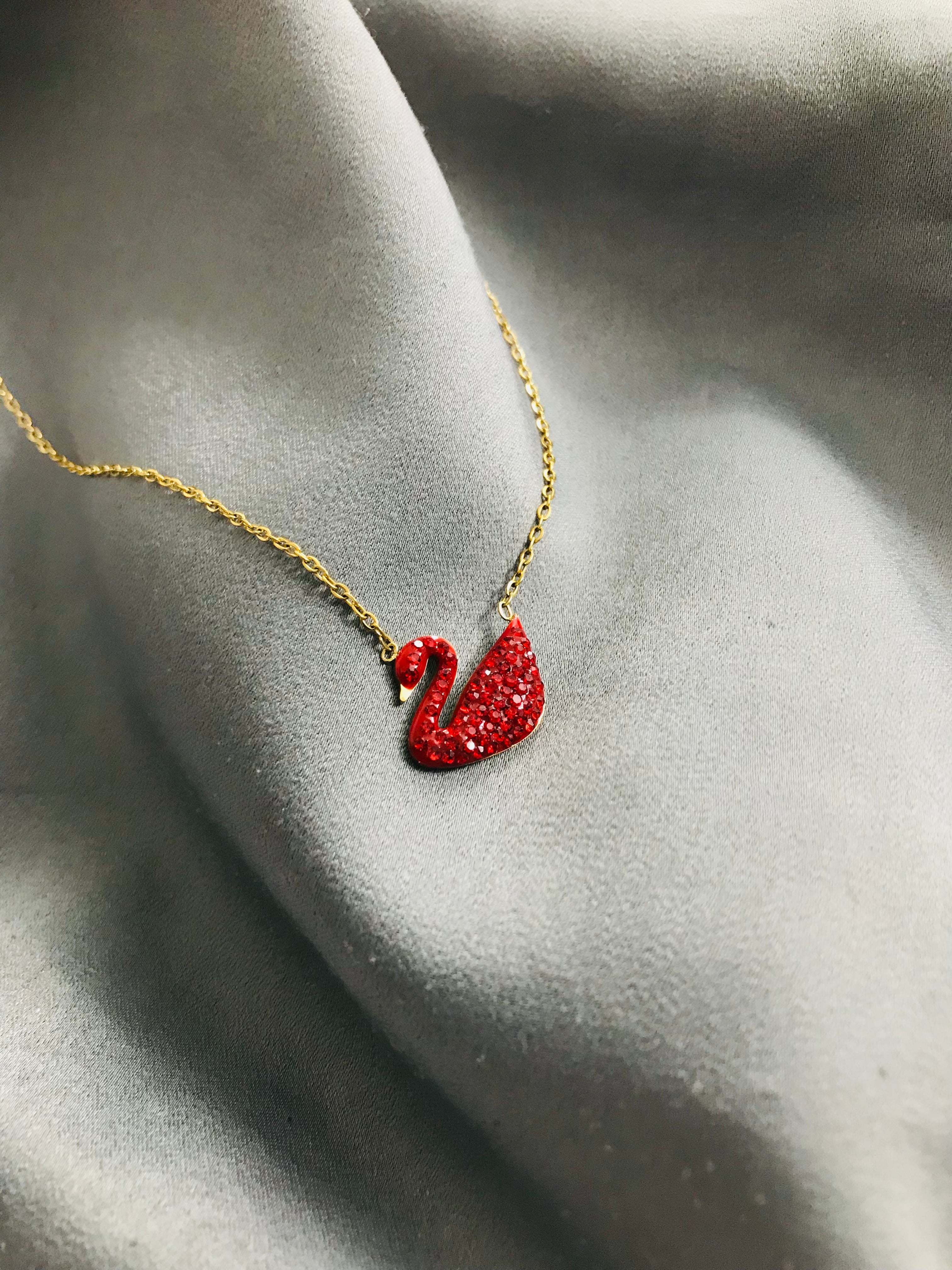 Swan Ss Pendant Red