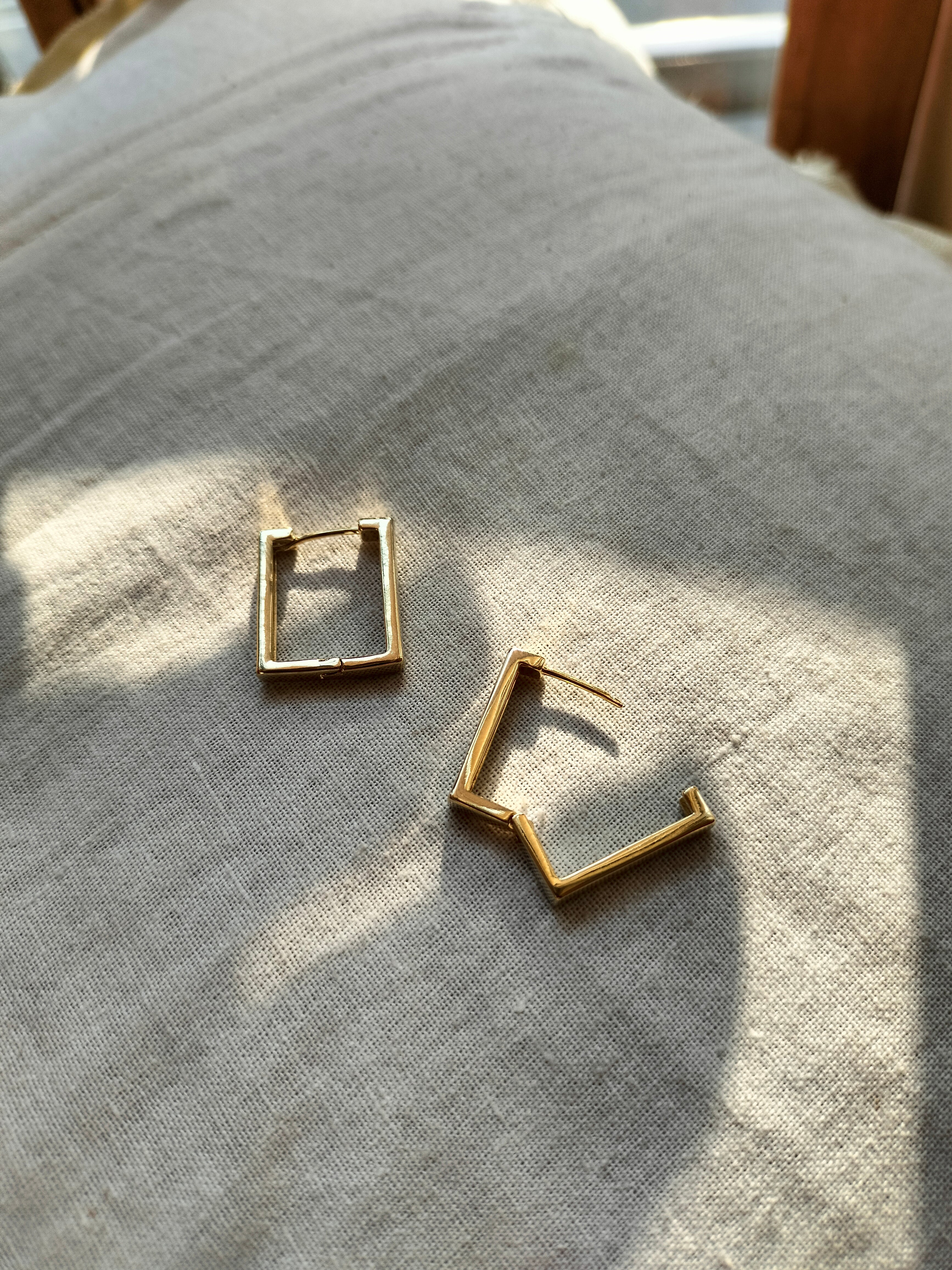 Tiny square Hoop Metallic