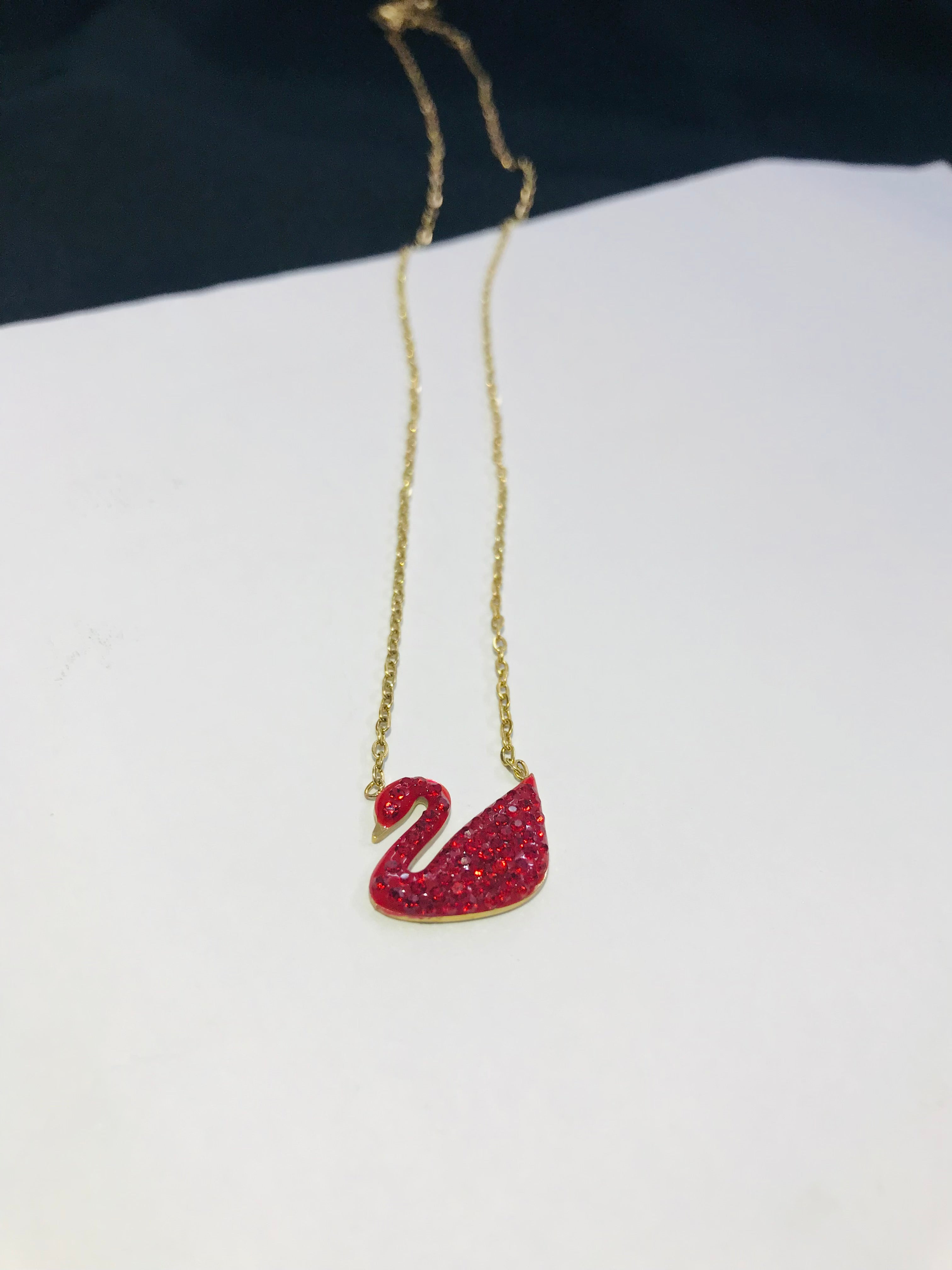 Swan Ss Pendant Red