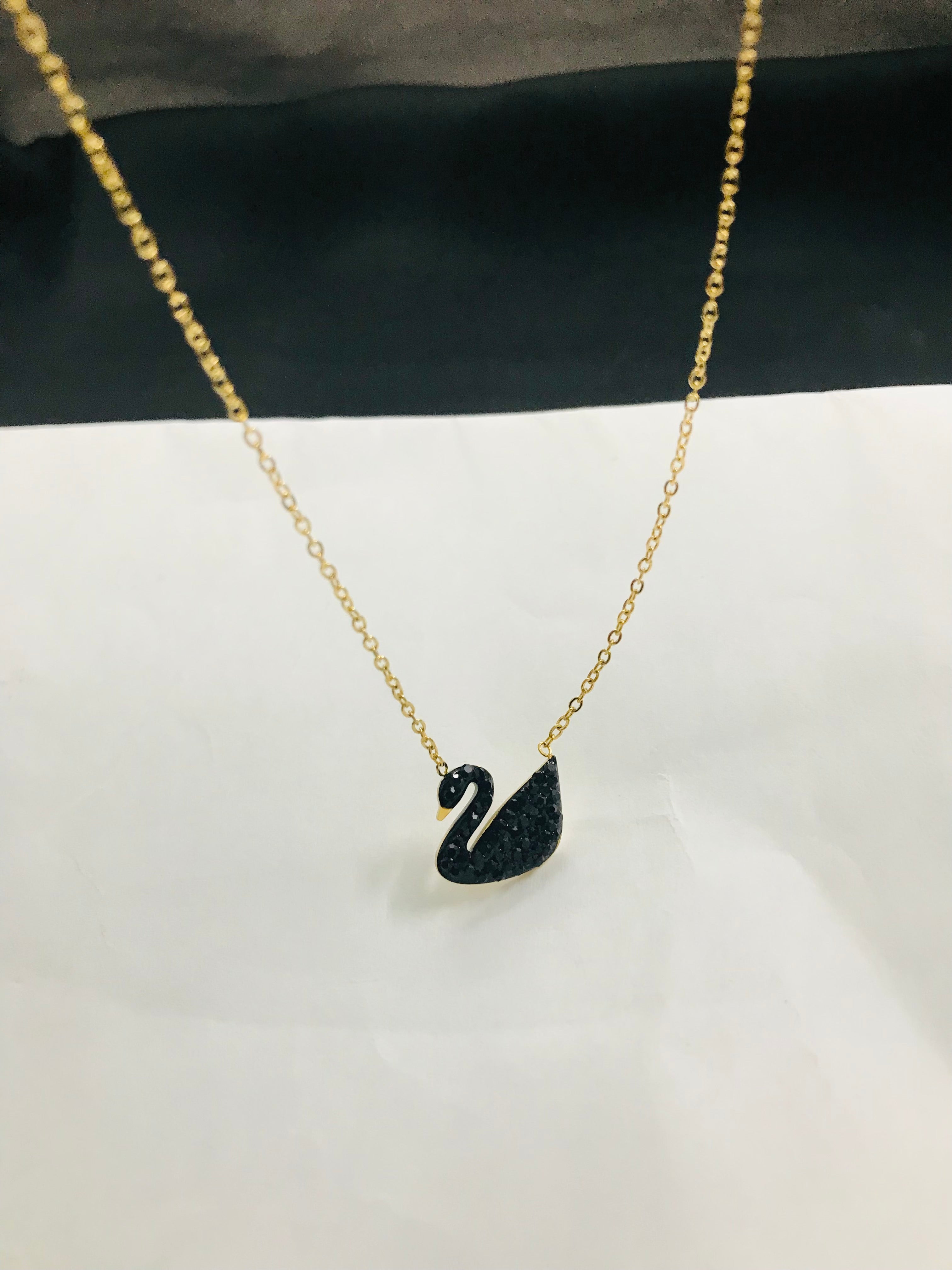 Swan pendant Black