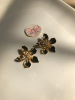 Load image into Gallery viewer, Penta leaf earring
