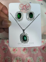 Load image into Gallery viewer, Emerald set earring pendant
