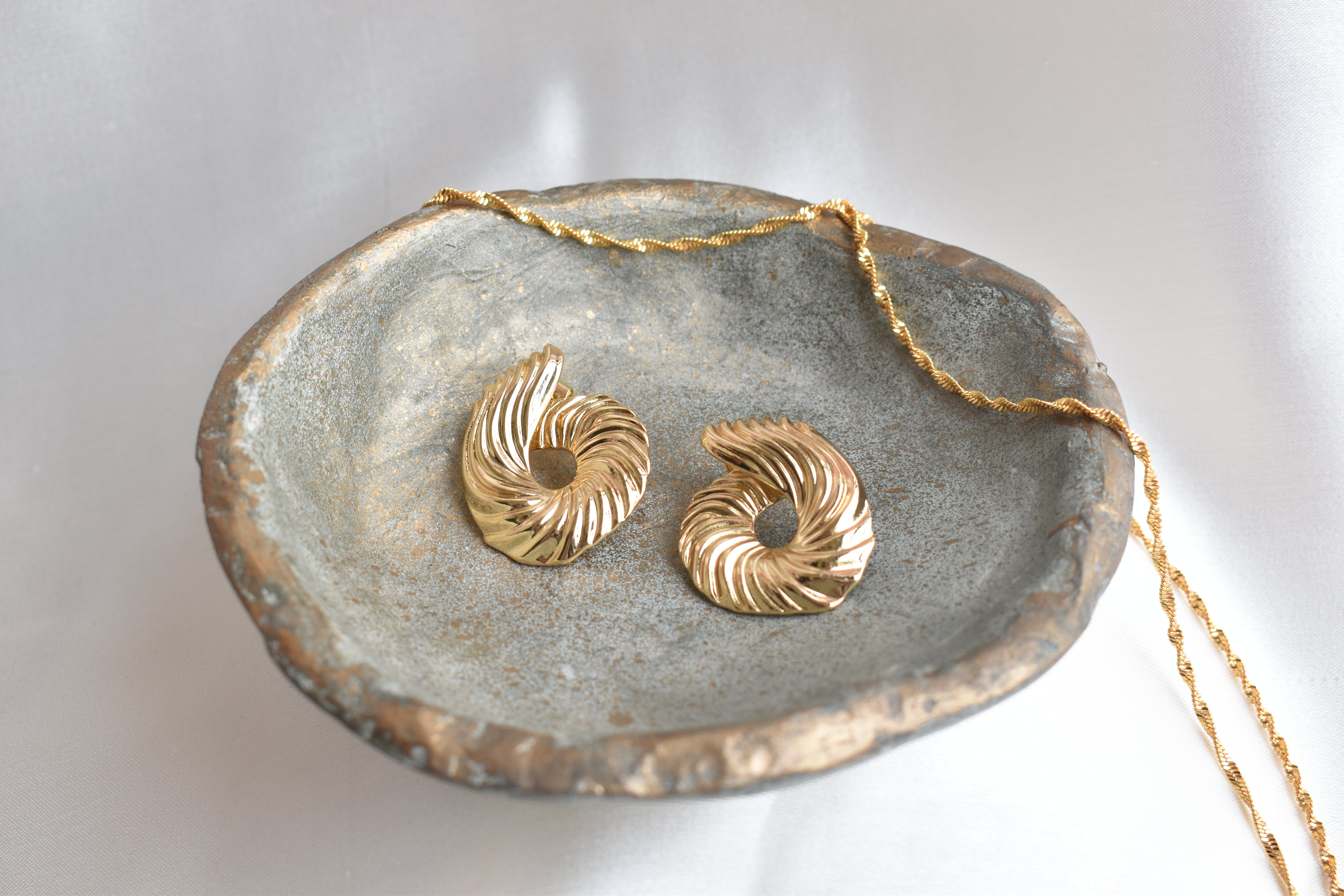 Clam Metallic Earring