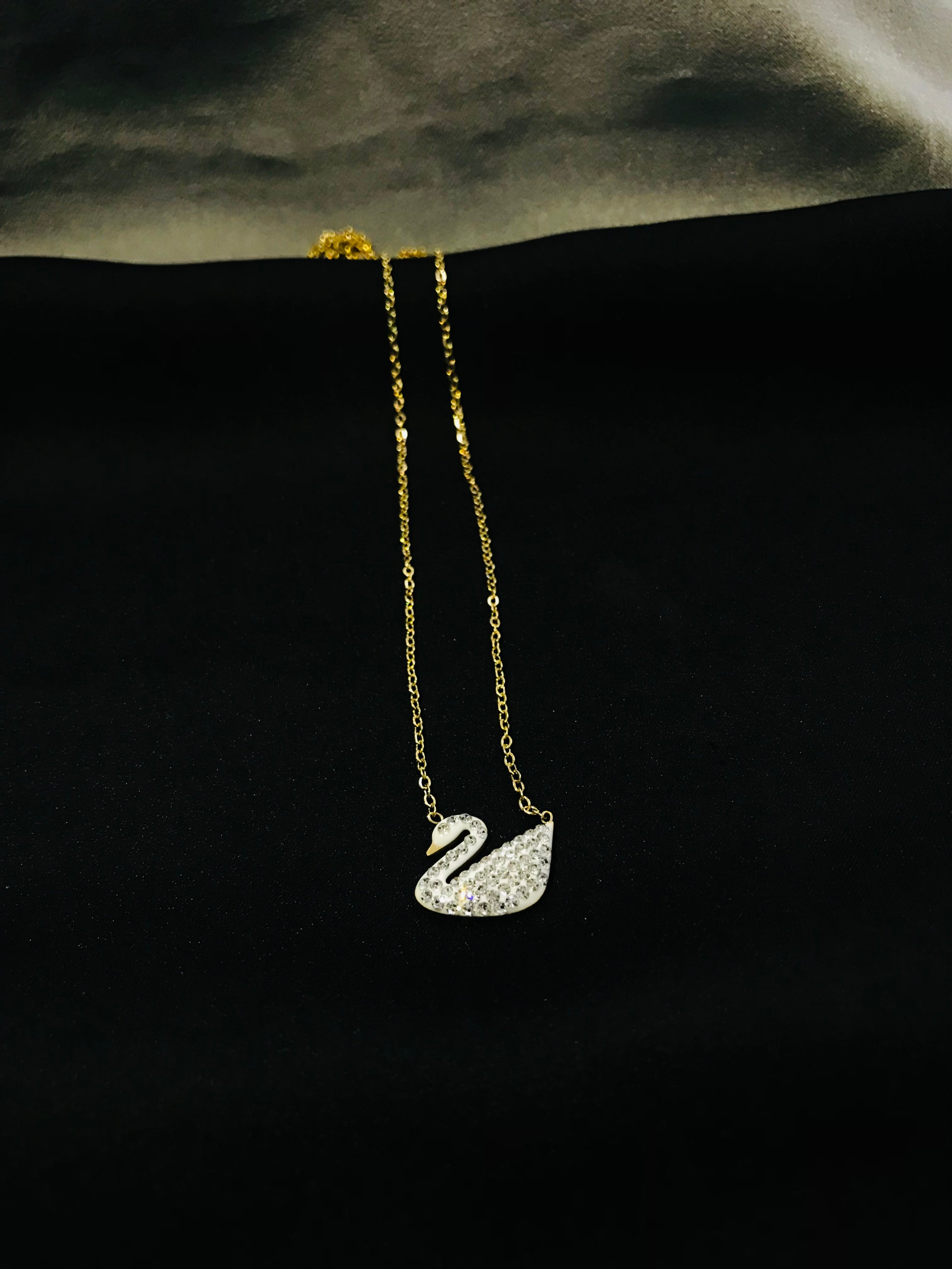 Swan Ss  Pendant White