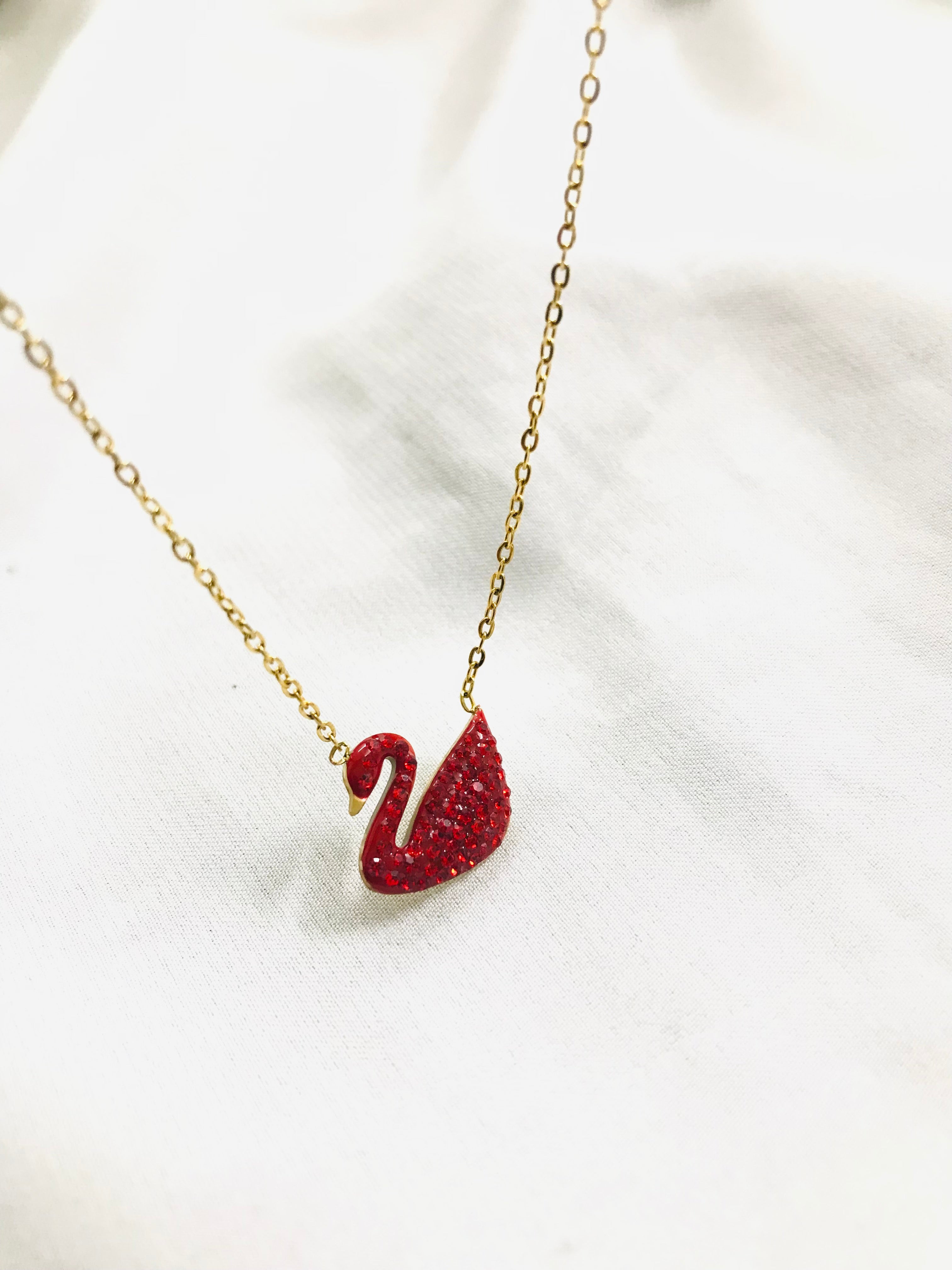 Swan Ss Pendant Red