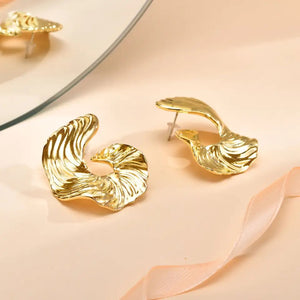 Clam Metallic Earring