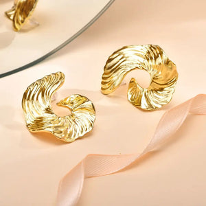 Clam Metallic Earring