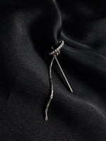 Load image into Gallery viewer, Silver stone Ear cuff
