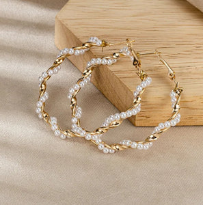 Pearl Twist hoop Earring