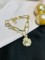 Load image into Gallery viewer, Coin pearl shackle bracelet
