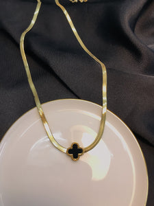 Clovar Flat Golden pendant-02