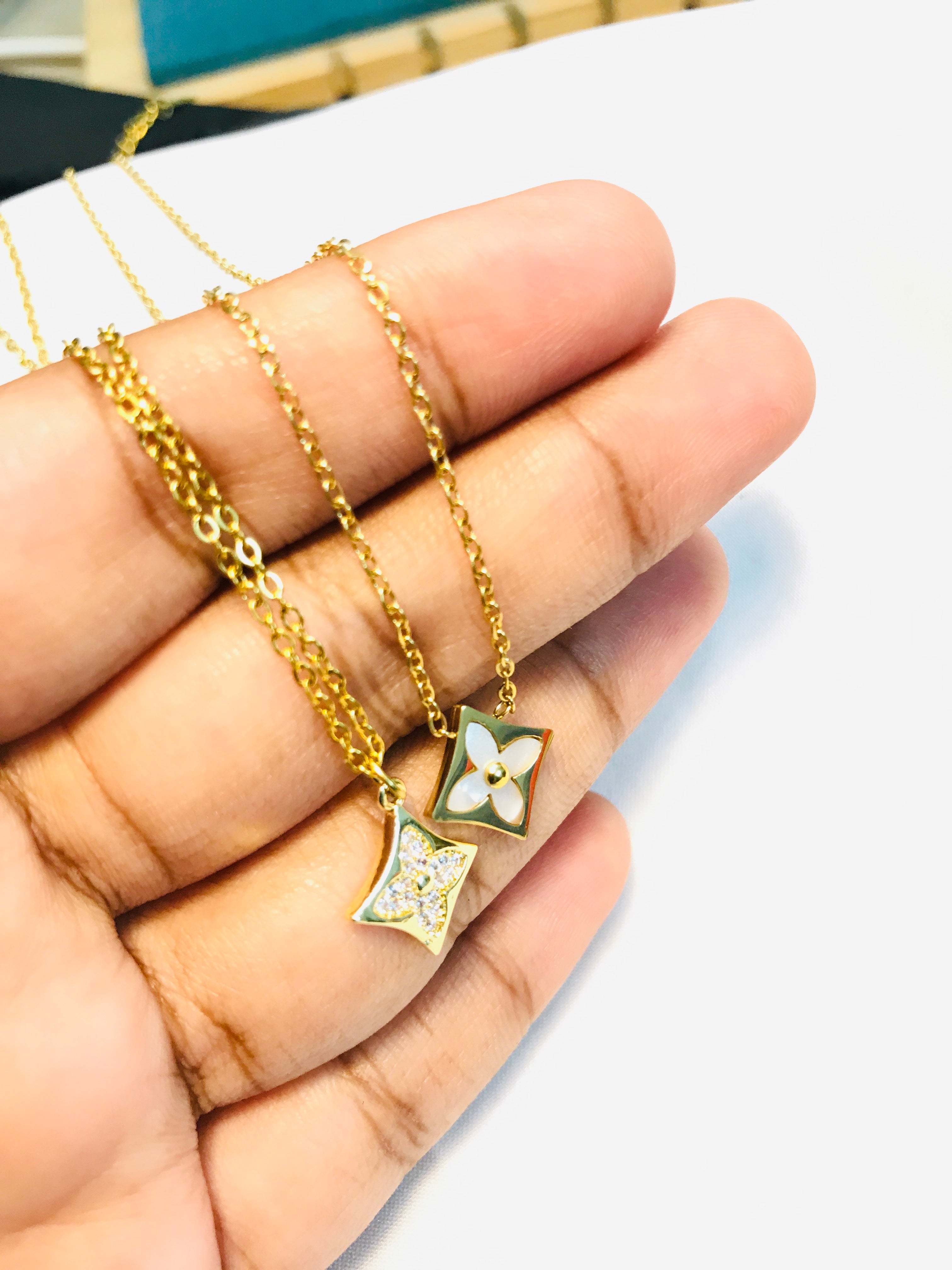 Luise triangle pendant