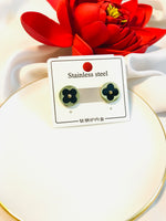Load image into Gallery viewer, Stainless Golden stud earring
