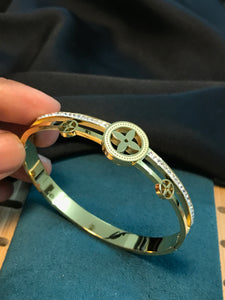 Luis Bangle Bracelet-04