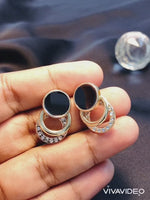 Load and play video in Gallery viewer, Black Circle Metal Earring
