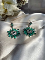 Load image into Gallery viewer, Minty floral Earring
