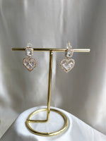 Load image into Gallery viewer, Zircon Heart Earring Golden
