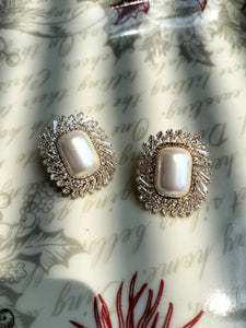 Vintage Pearl stud