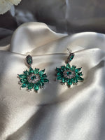 Load image into Gallery viewer, Minty floral Earring
