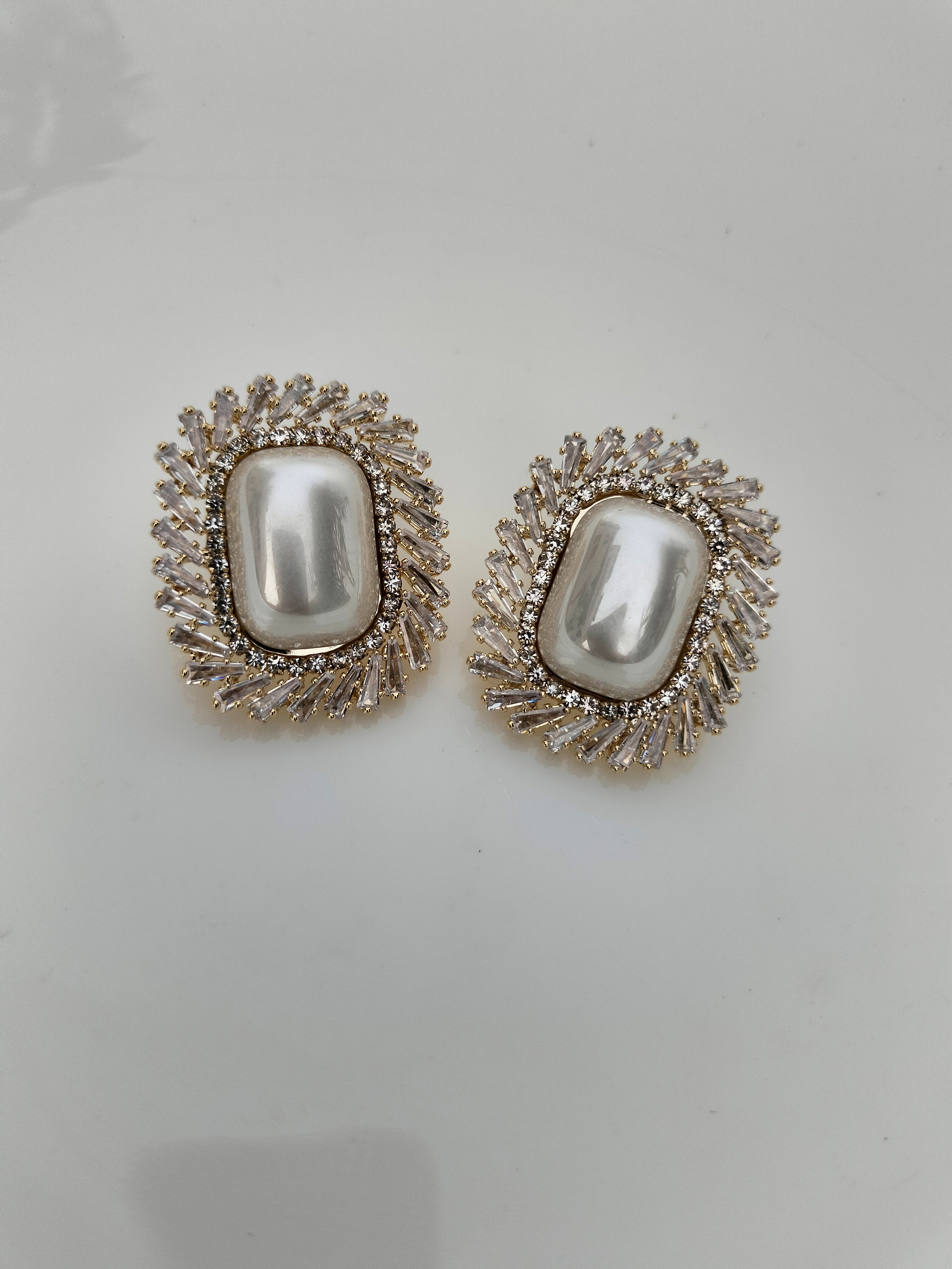 Vintage Pearl stud