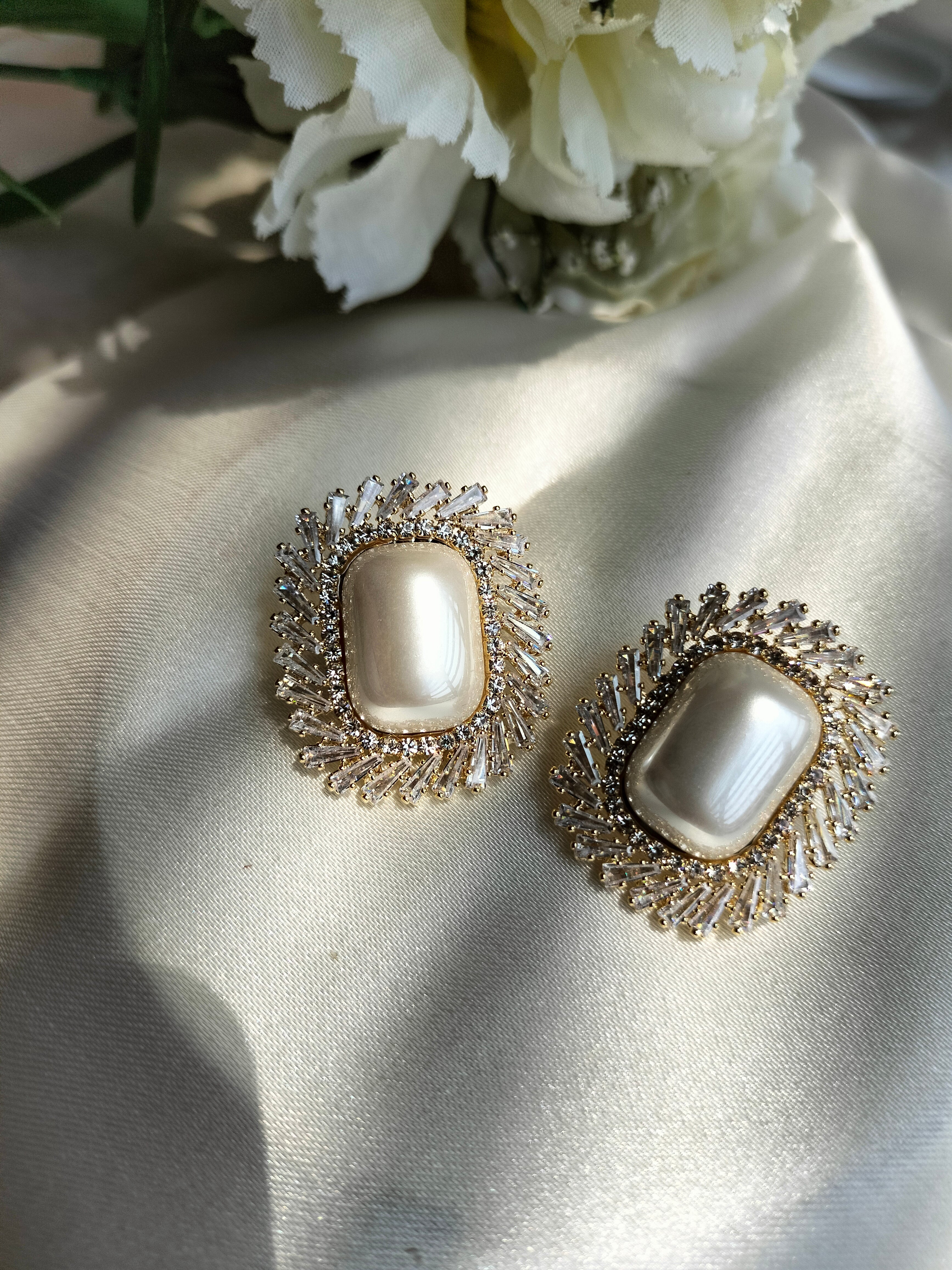 Vintage Pearl stud