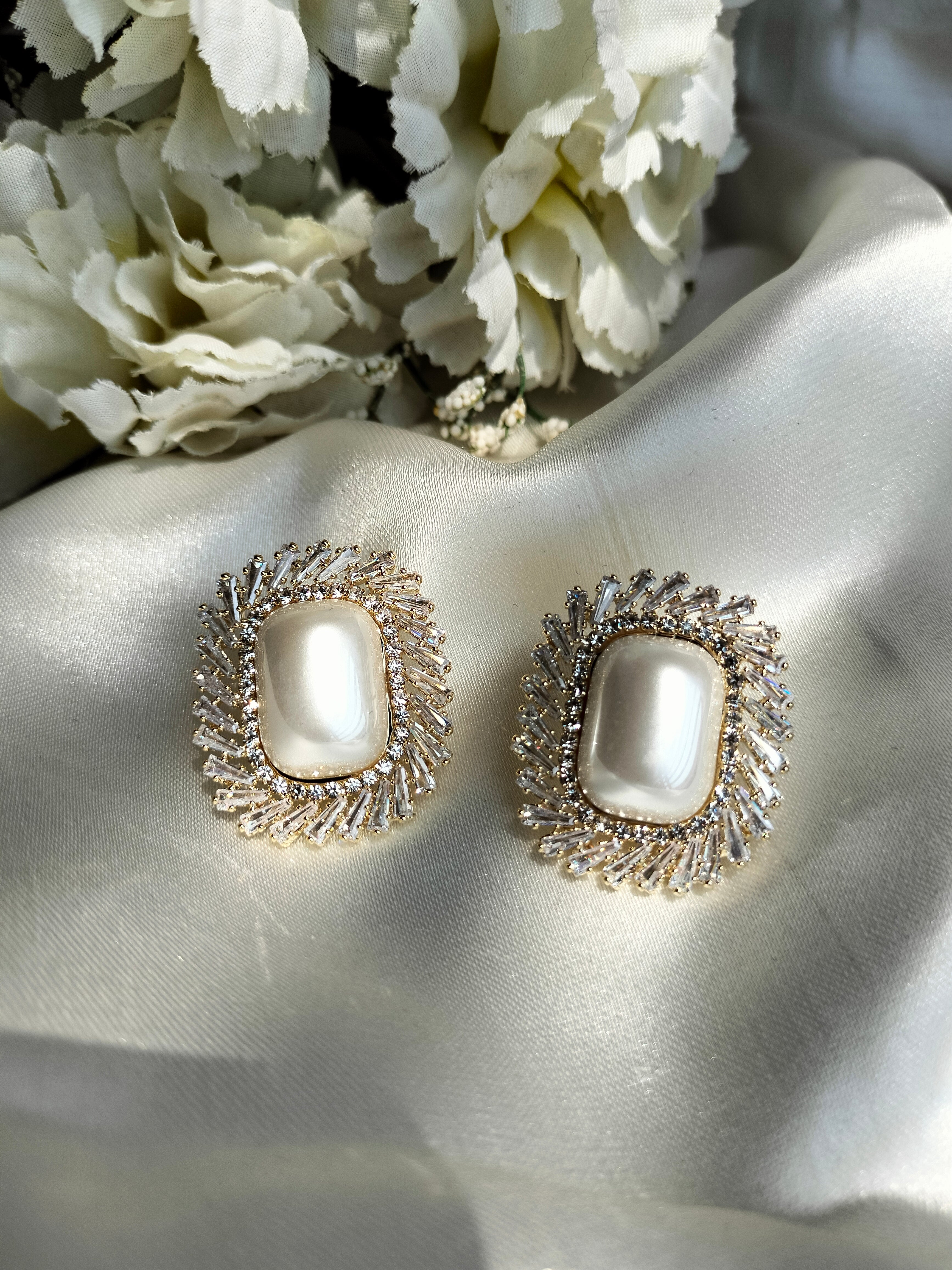 Vintage Pearl stud