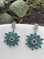 Load image into Gallery viewer, Minty floral Earring
