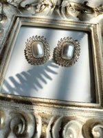 Load image into Gallery viewer, Vintage Pearl stud
