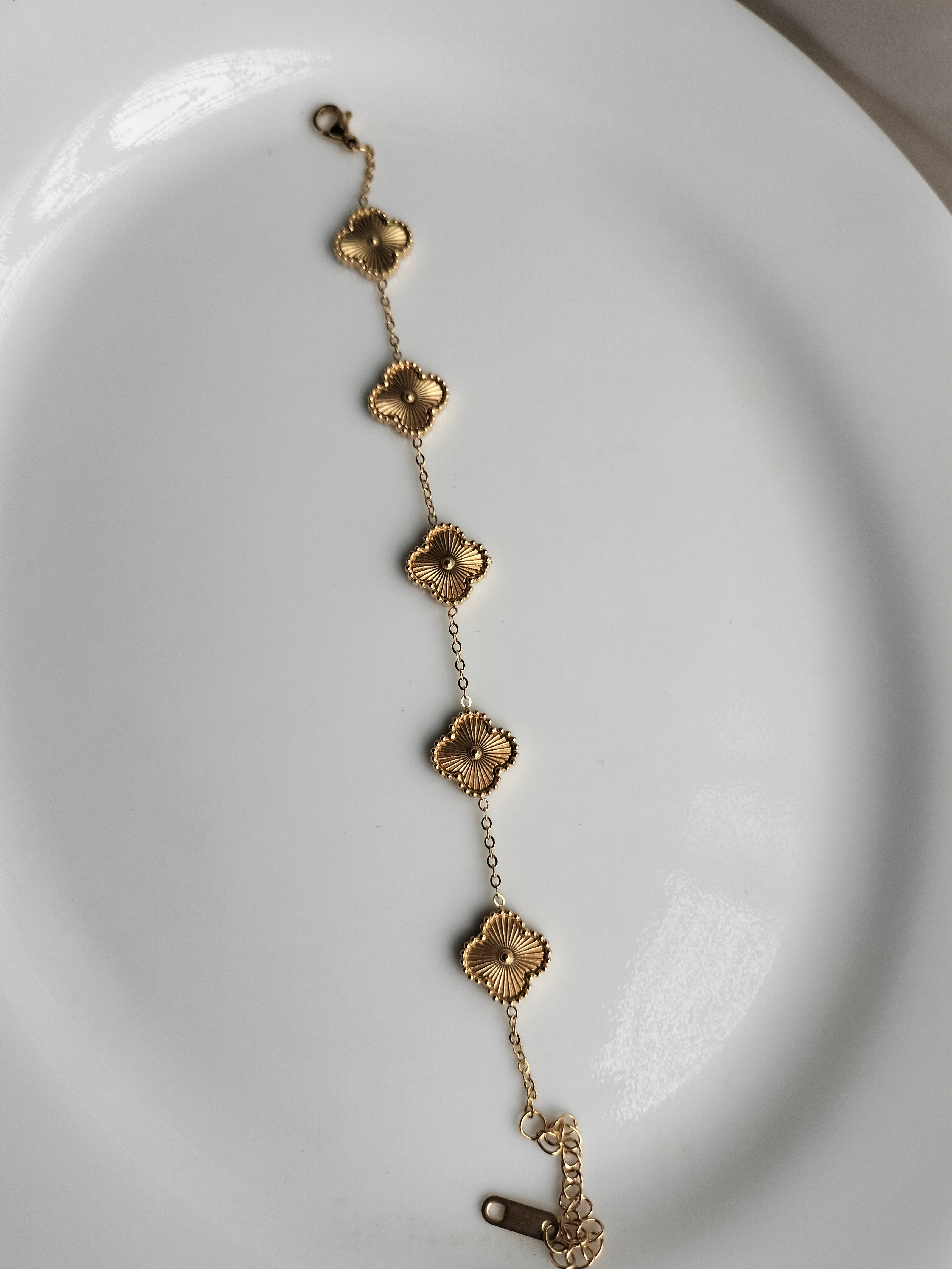 Golden Clovar Chain Bracelet-01