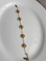 Load image into Gallery viewer, Golden Clovar Chain Bracelet-01
