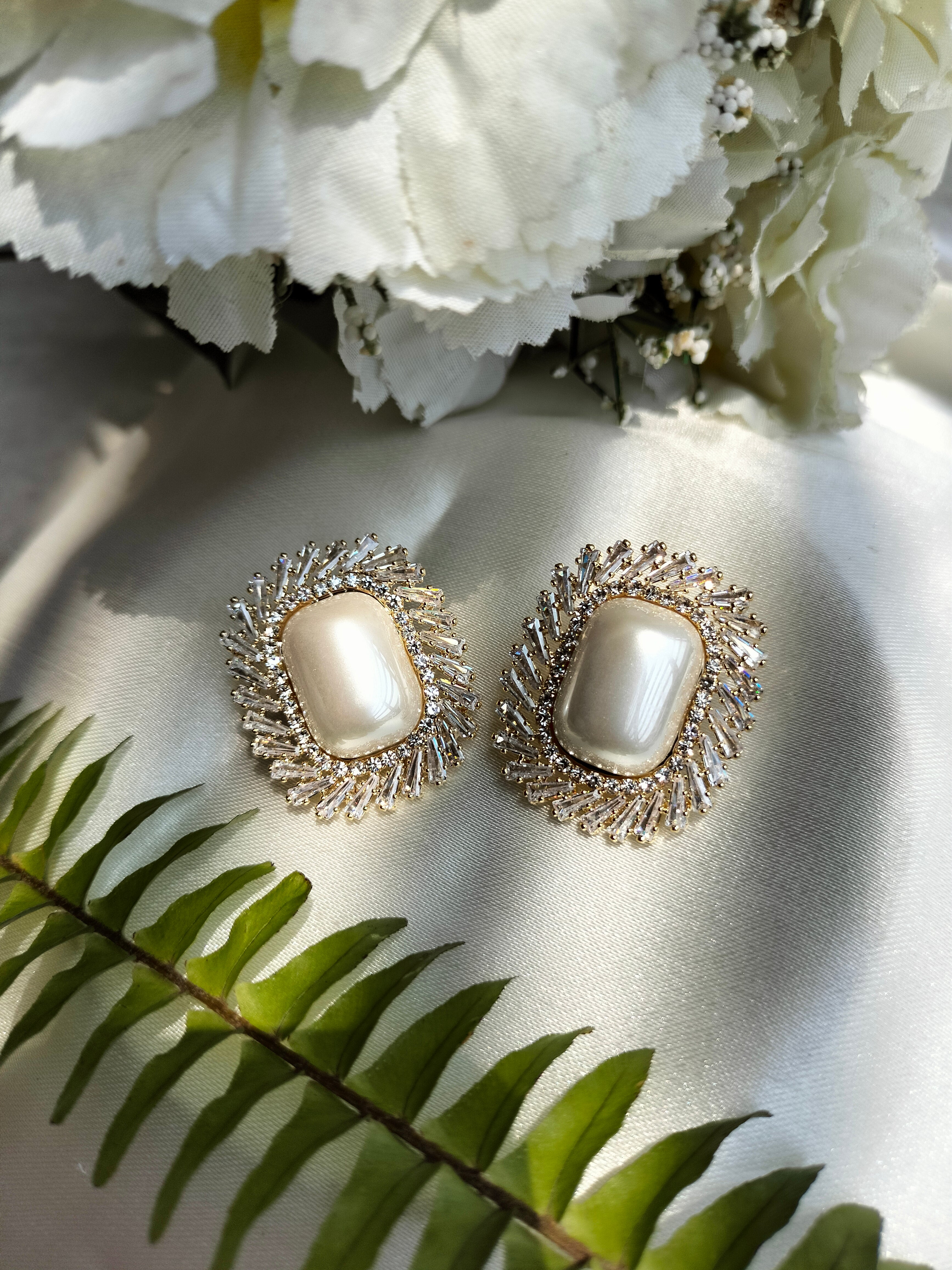 Vintage Pearl stud