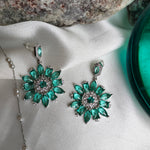 Load image into Gallery viewer, Minty floral Earring
