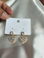 Load image into Gallery viewer, Zircon Heart Earring Golden
