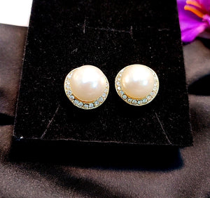 Pearl Stud Earring