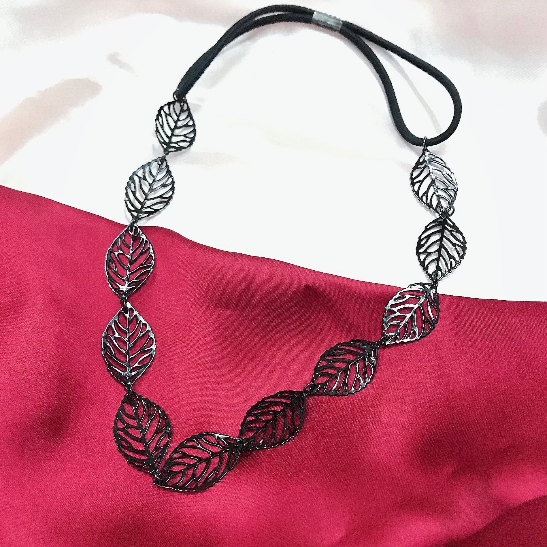 Black leaf necklace