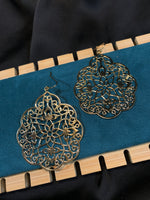 Load image into Gallery viewer, Floral Golden Filigree Earrings
