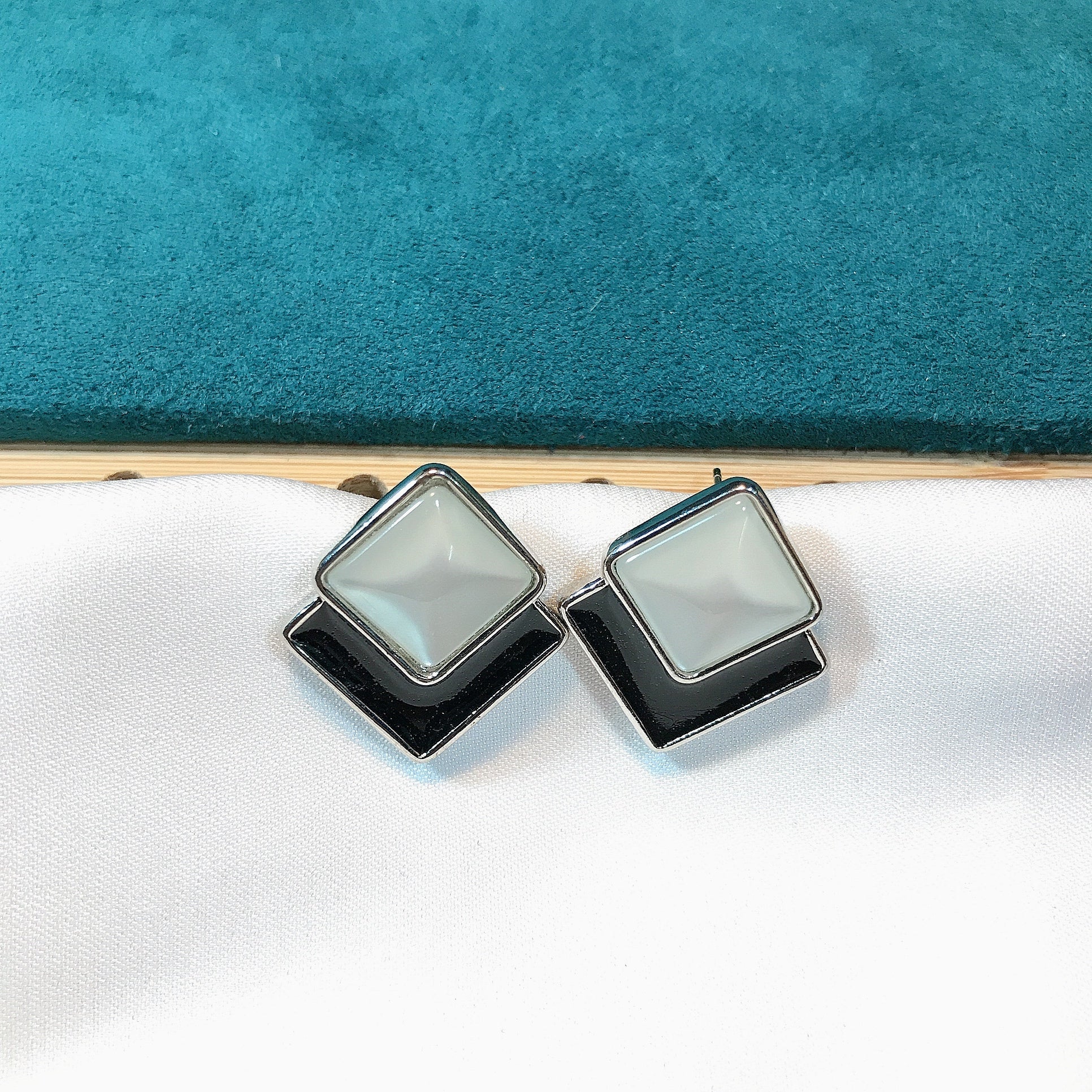 B & W enamel Triangle Earrings