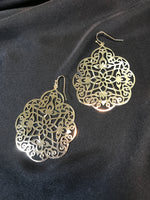 Load image into Gallery viewer, Floral Golden Filigree Earrings
