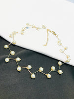 Load image into Gallery viewer, Pearl Charm Choker Golden
