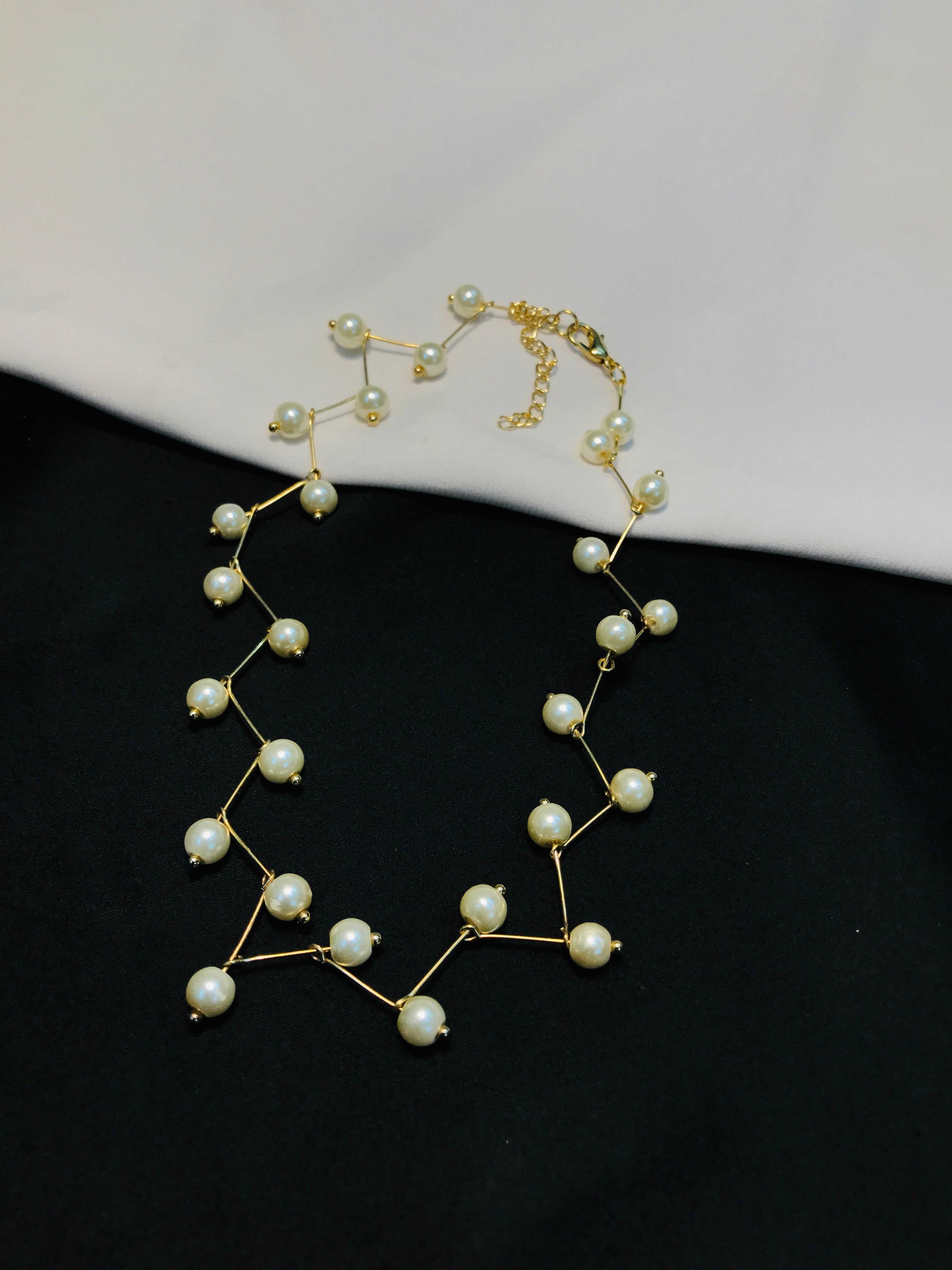 Pearl Charm Choker Golden