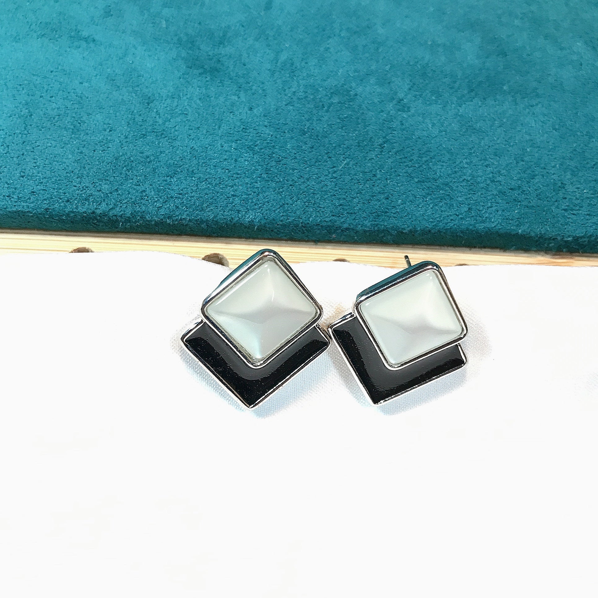 B & W enamel Triangle Earrings